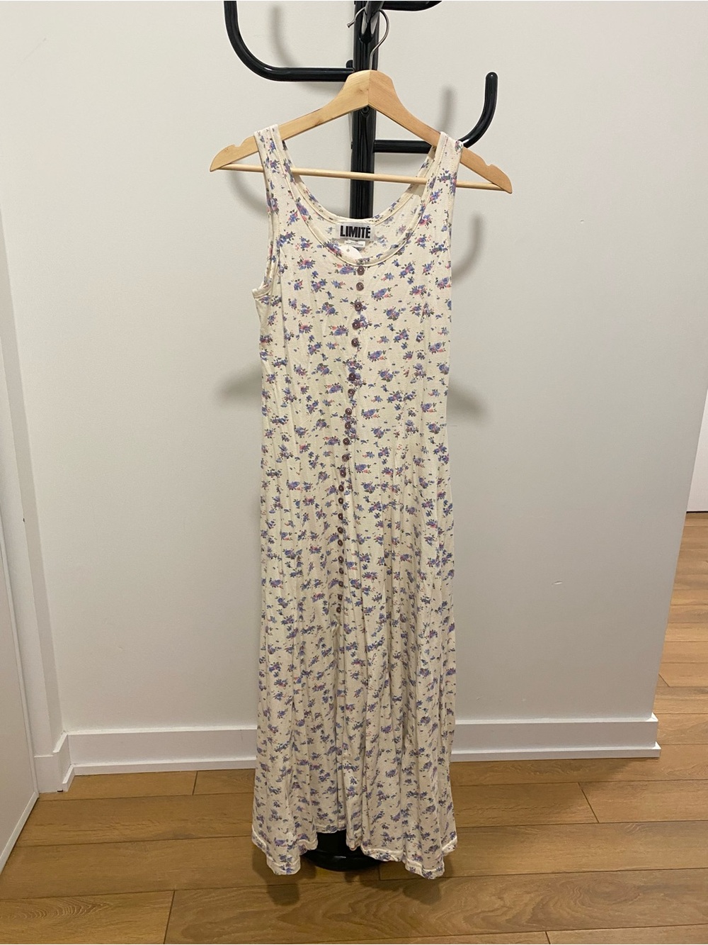 Vintage Limité Floral Button-Front Maxi Dress in Cream and Lavender